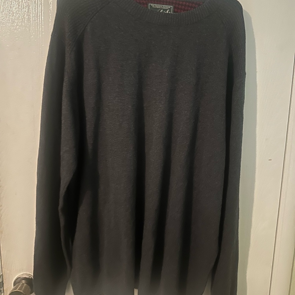 Woolrich Men's XXL Gray Knit Crewneck Sweater with Red Plaid Interior Detail